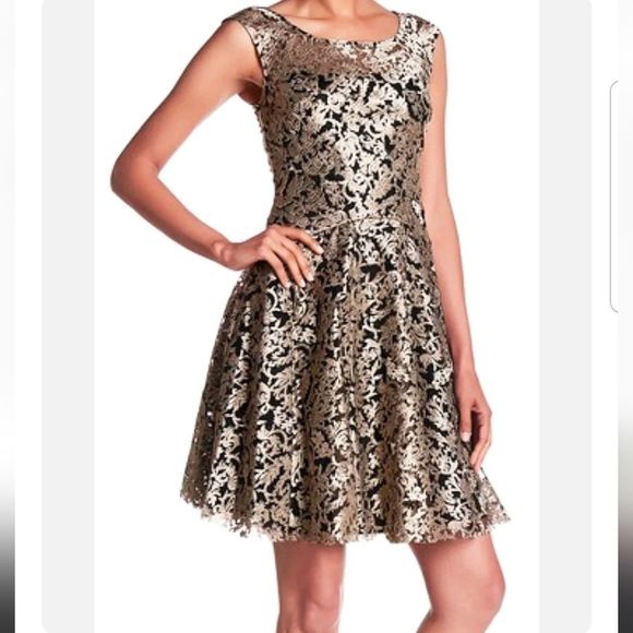 🔥Vera Wang Black & Gold Embroidered Cocktail Dress NWT Sz. 2 - Picture 3 of 9